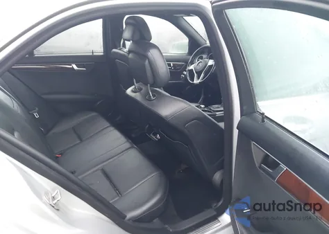 2012 Mercedes-Benz C 300 Sport 4Matic z USA, uszkodzony, nr VIN WDDGF8BB9CR192390